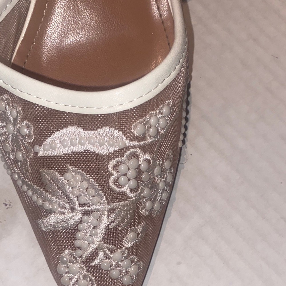 Chic Embroidered Floral Mules in Cream and Tan - Picture 7 of 9